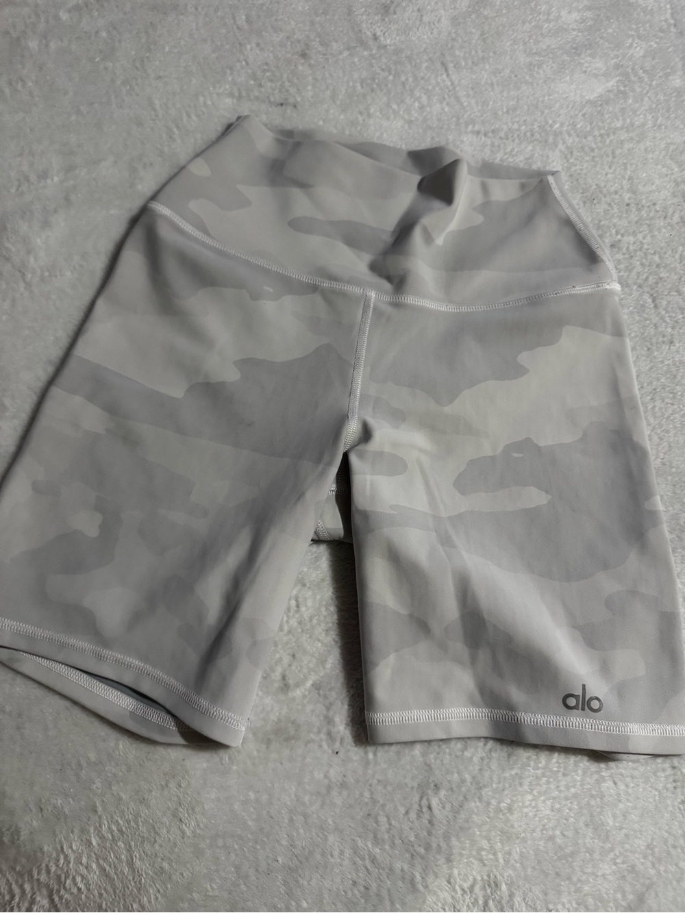 Alo Yoga 7" High-Rise Gray Camo Stretch Biker Shorts Yoga Activewear